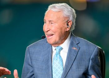 ESPN analyst “Gameday School”, Lee Corso, to retire after week 1