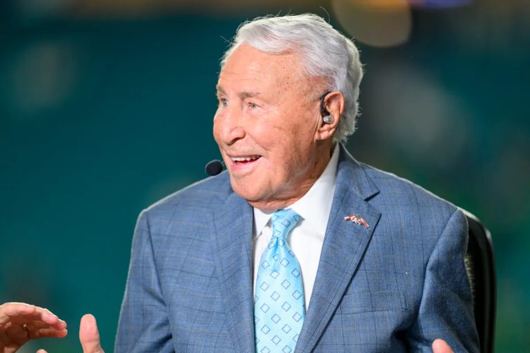 ESPN analyst “Gameday School”, Lee Corso, to retire after week 1