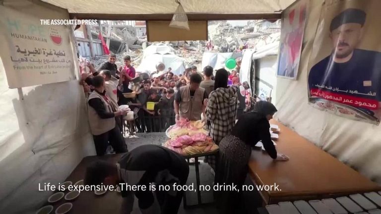Charity distributes meals to war-weary Palestinians in northern Gaza