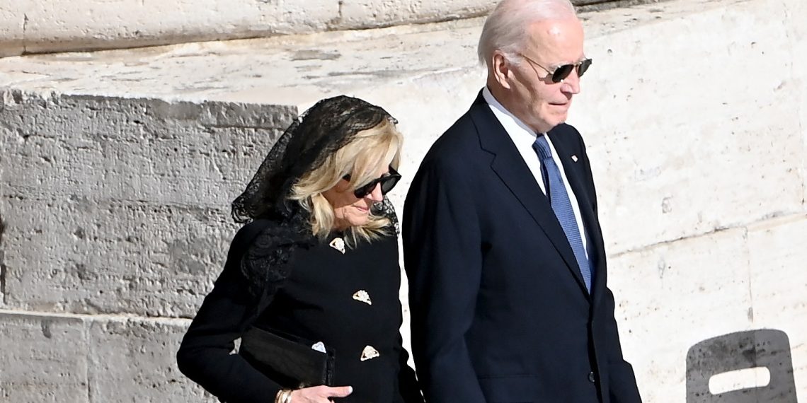 Pope Francis’s Funeral: The Highly effective and the Pilgrims Collect, and Their Mourning Garments Inform a Story