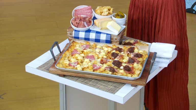 Video Tips on how to make Charcuterie Nachos: TikTok's newest meals pattern – ABC Information