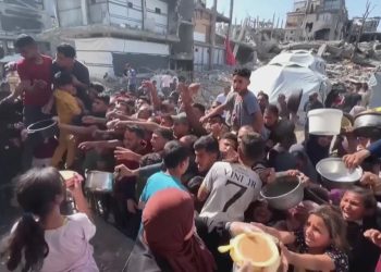Gaza residents battle to acquire meals as Israeli navy exercise expands