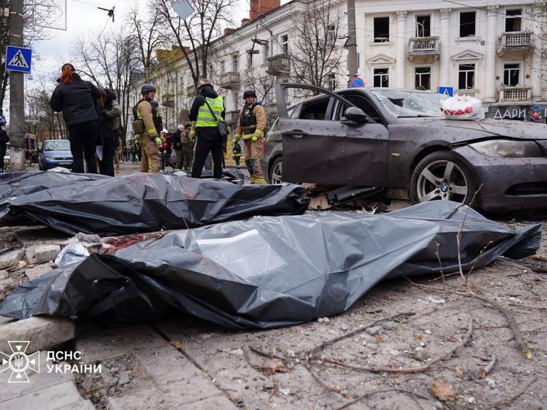 A Russian missile assault in opposition to town of Sumi leaves greater than 30 lifeless and 100 wounded: harsh criticism in opposition to Vladimir Putin