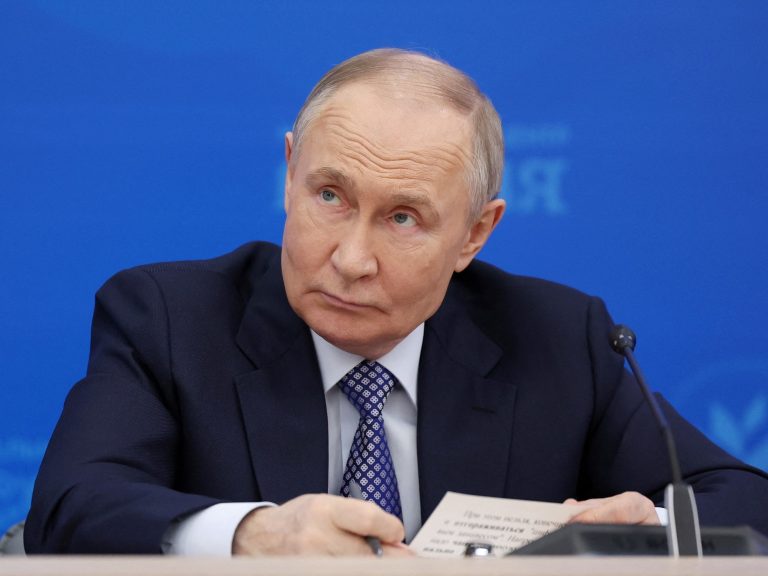 Vladimir Putin declares a 3 -day ceasefire in Ukraine