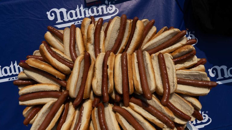 Meals Information: Will “Sizzling Canine Towers” Be the Large Barbecue Development This Summer season? | 94.5 The Buzz