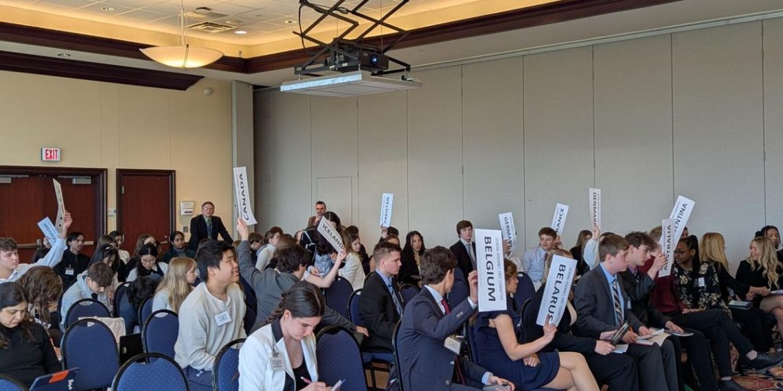 The scholars take care of international politics at Mannequin Un | Native information