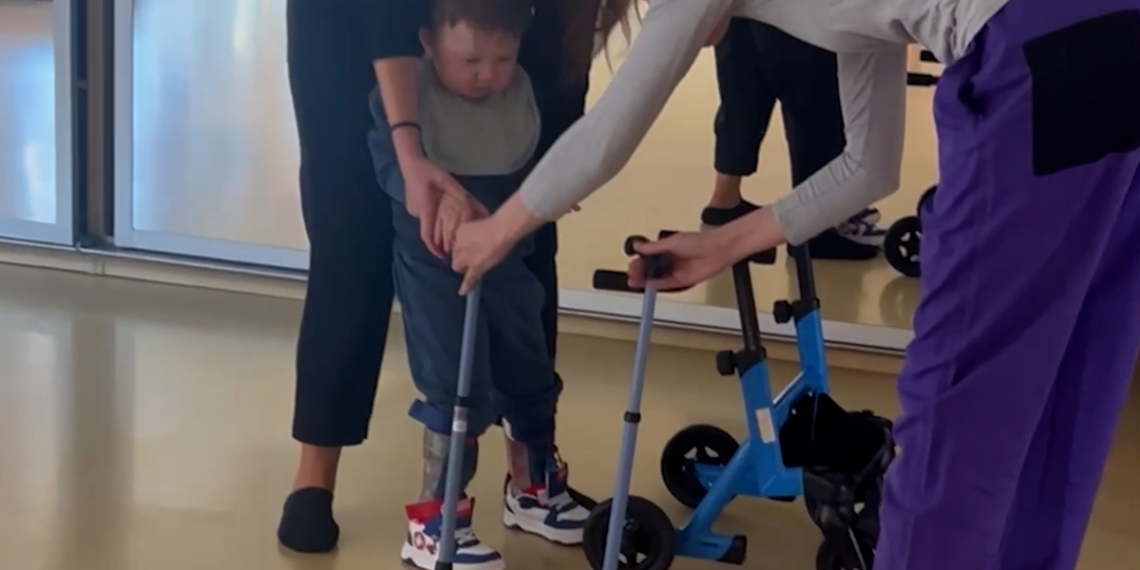 Boy with uncommon syndrome walks for the primary time – WFXG