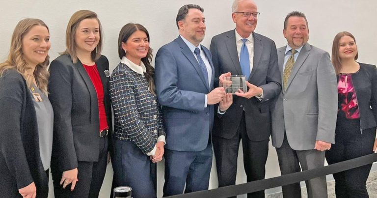 Sen. Moran receives Journey Champion Award | Information