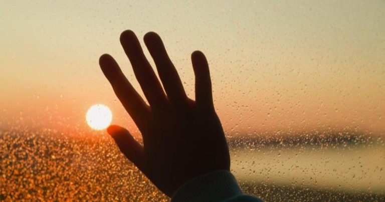 Psychological Well being Therapist sheds gentle on Reverse Seasonal Affective Dysfunction | Information