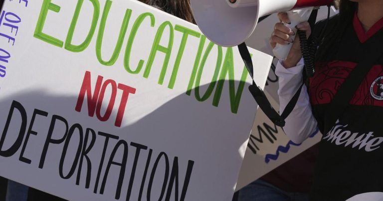 ICE returns to the termination of the authorized standing for worldwide college students in us