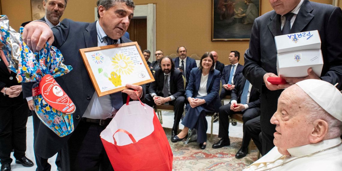 On the eve of the Holy Week, the Pope meets together with his whole medical crew and prepares the rites for Easter