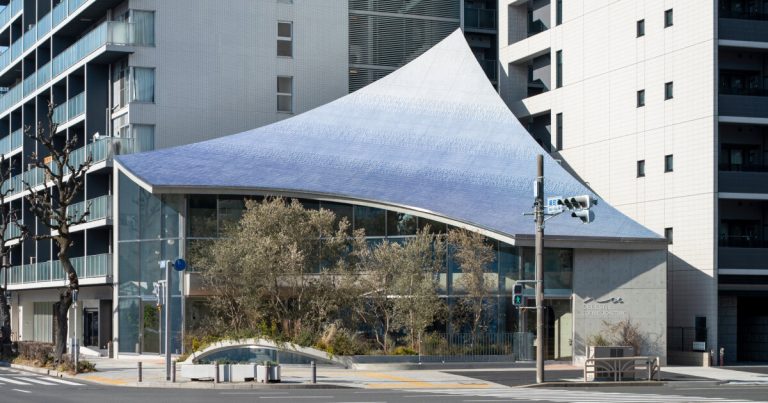 Cover of 28,000 slabs over Yuko Nagayama’s cafe in Japan