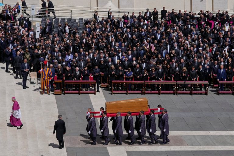 Pope Francis Funeral: The mourners fill St. Peter’s Sq. whereas the politics hangs over the Francis Pope