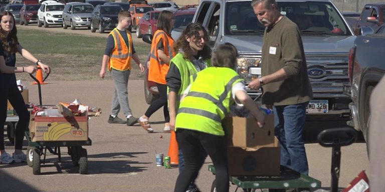 Chamberlain college students hand out meals at Sioux Falls giveaway