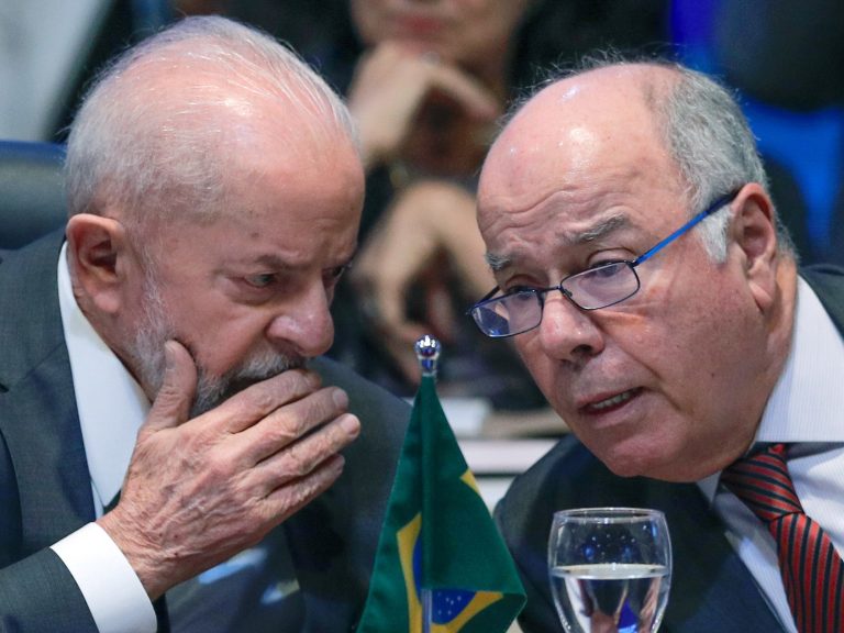 In the course of the worldwide commerce battle, Brazil wish to inform in regards to the intentions of Argentina with Mercosur and the USA