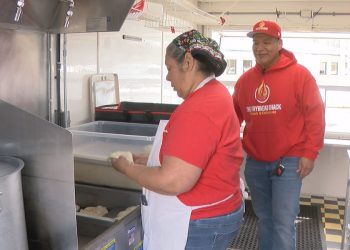 Ashland’s Fry Bread Shack meals truck feeds hungry followers in Inexperienced Bay