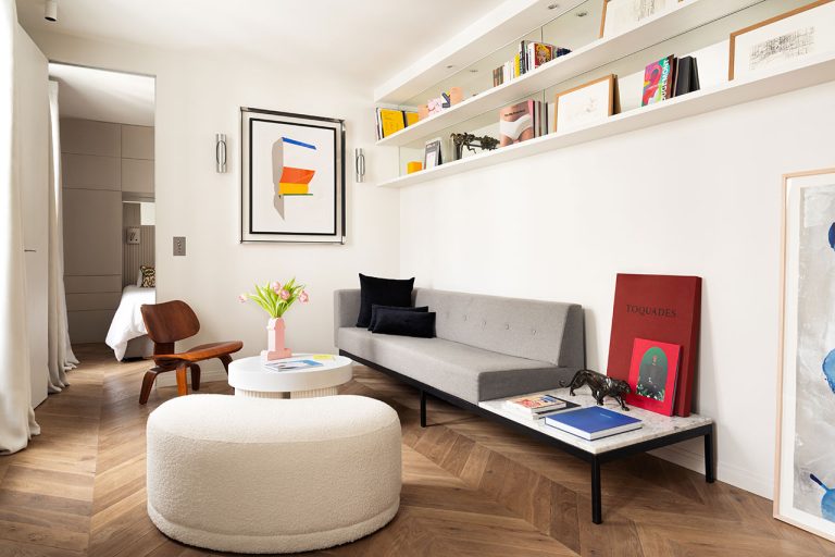 The condominium in Paris 344 sq. meters resembles a resort suite