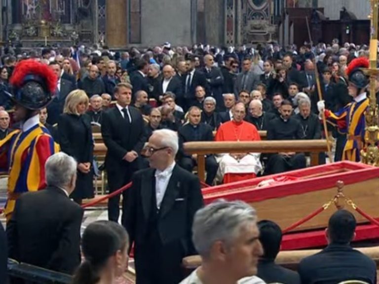 Emmanuel Macron tends to the Pope’s physique and unleashes controversy within the secular France