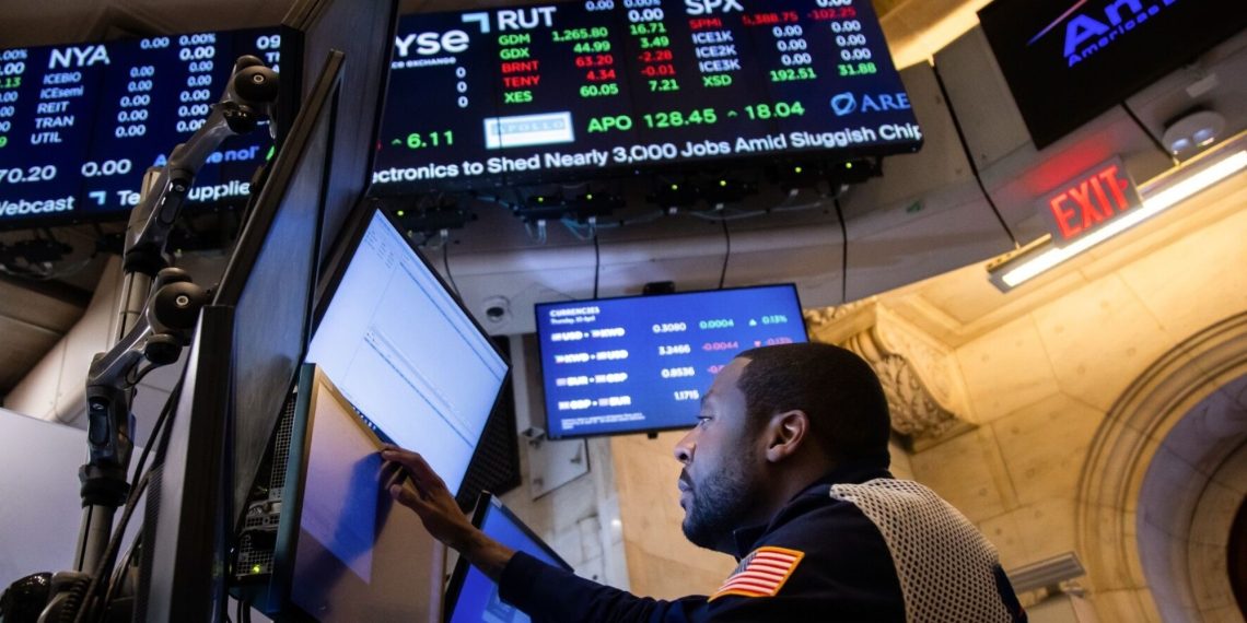 Trump will increase additional tariffs to 145% and the Wall Road falls again