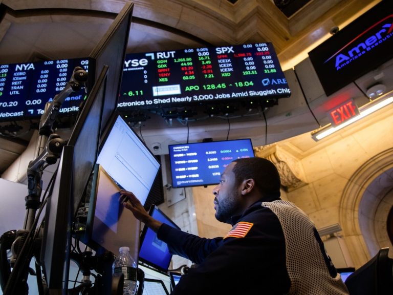 Trump will increase additional tariffs to 145% and the Wall Road falls again