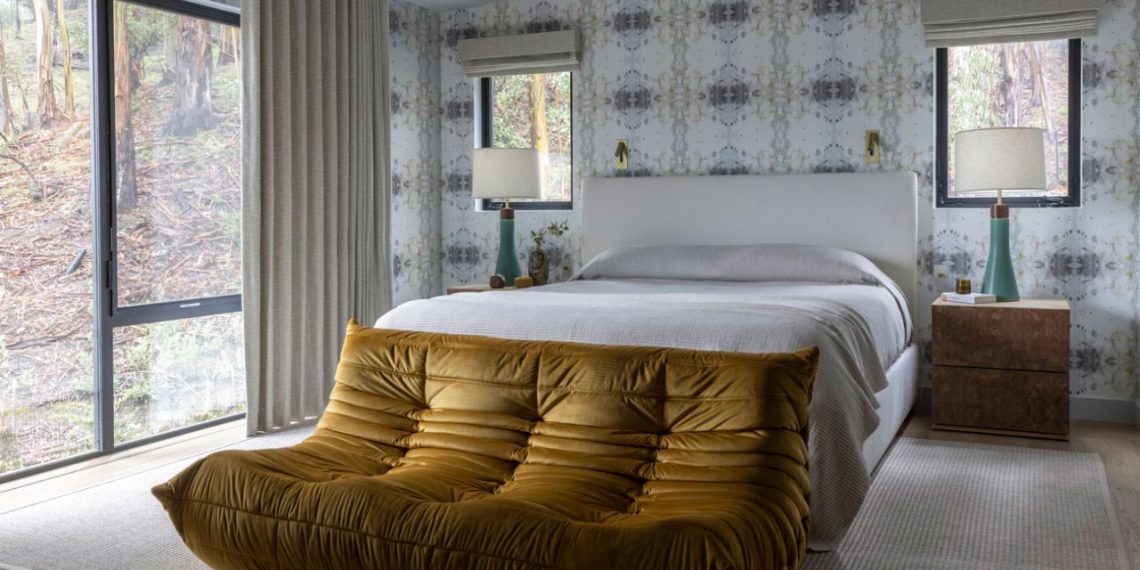 Lauren Andersen speaks of TV playback video games, Takashi Murakami, + extra