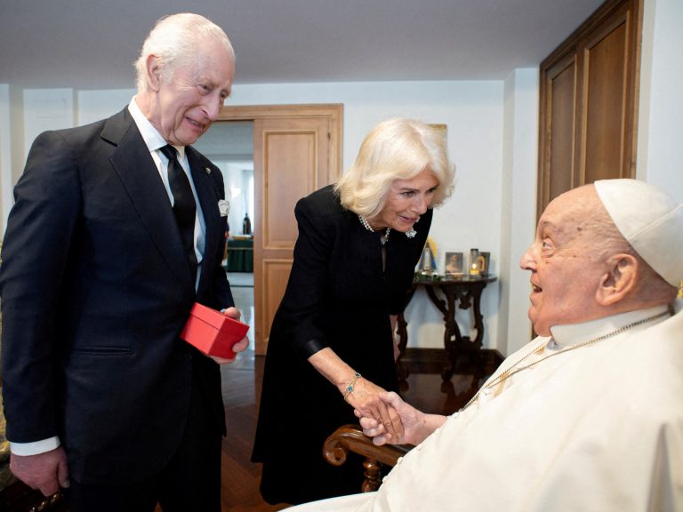 The Vatican reveals Francisco’s picture with Carlos and Camilla, and the hope of getting the Pope within the Holy Week is rising