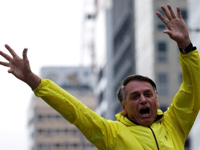 After 12 hours of operation, Bolsonaro develops nicely, however the poseder is “delicate and prolonged”.
