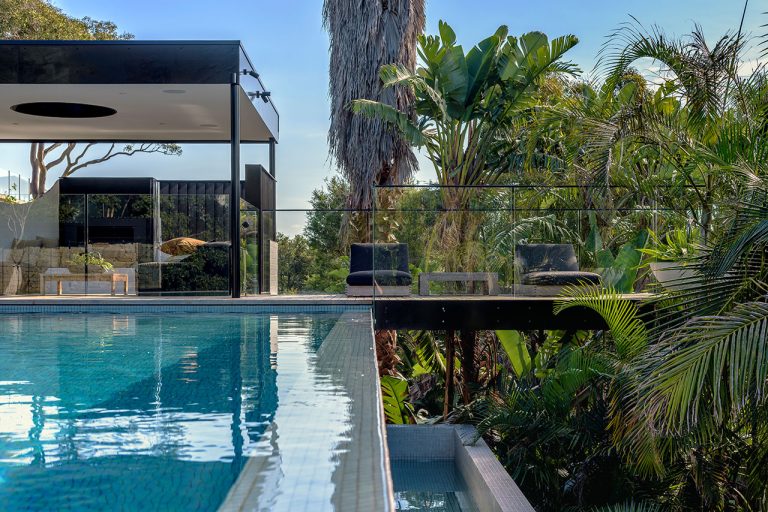 A Sydney out of doors area impressed by California modernism
