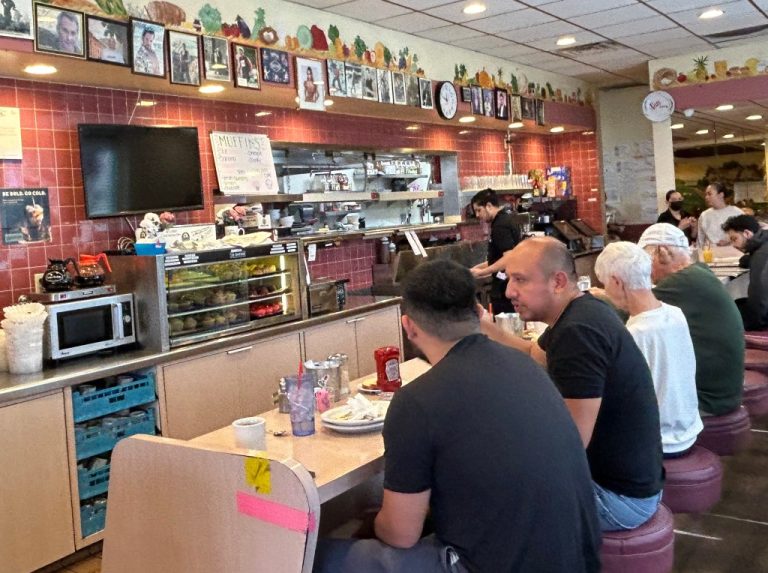 Traditional diner cooking is a delight at this Canoga Park restaurant – Day by day Information