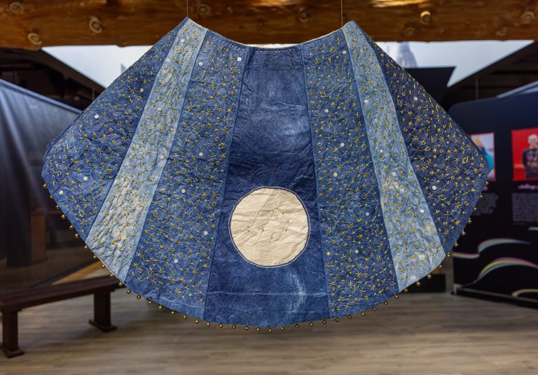 Reviewing a Hawaiian ancestral custom, Lehuauaka reimagates Kapa in daring textile works – colossal
