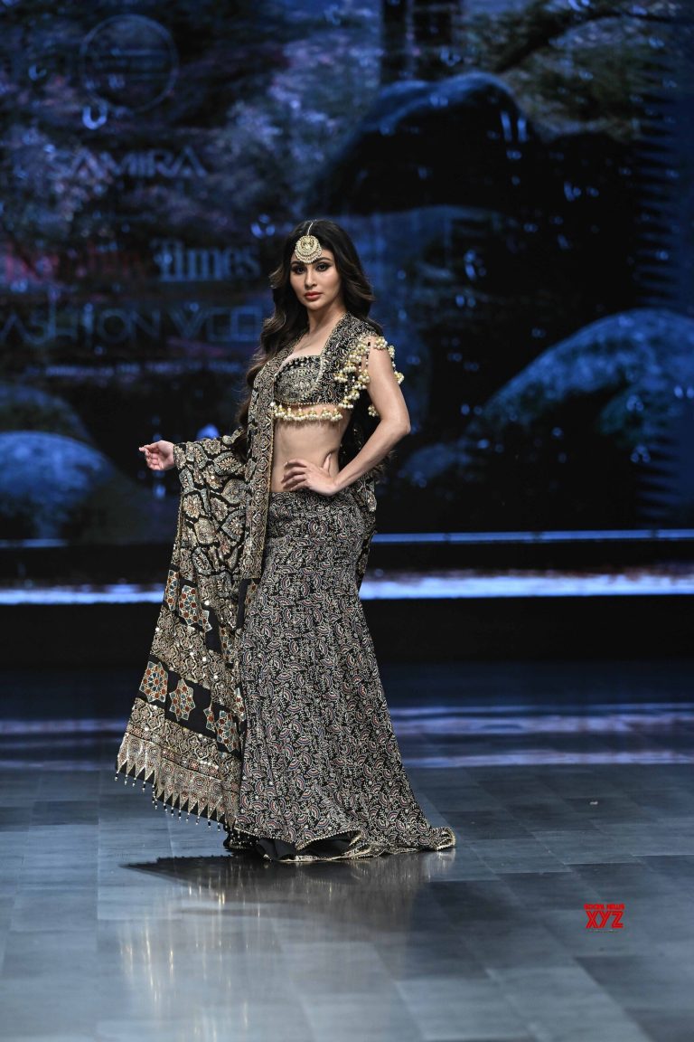 Mouni Roy At Bombay Occasions Style Present – Gallery