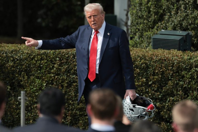 Trump’s direct updates: the president exploring the legality of the expulsion of US residents in Central American prisons