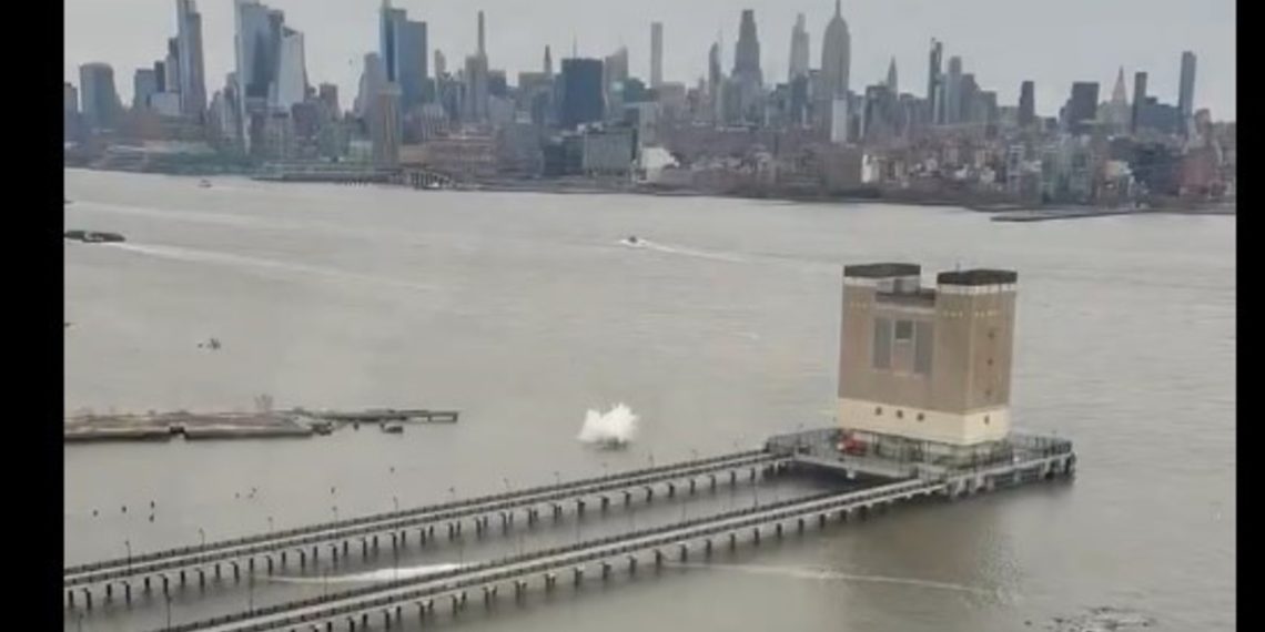 A helicopter crashed into the Hudson River earlier than Manhattan: There are six lifeless