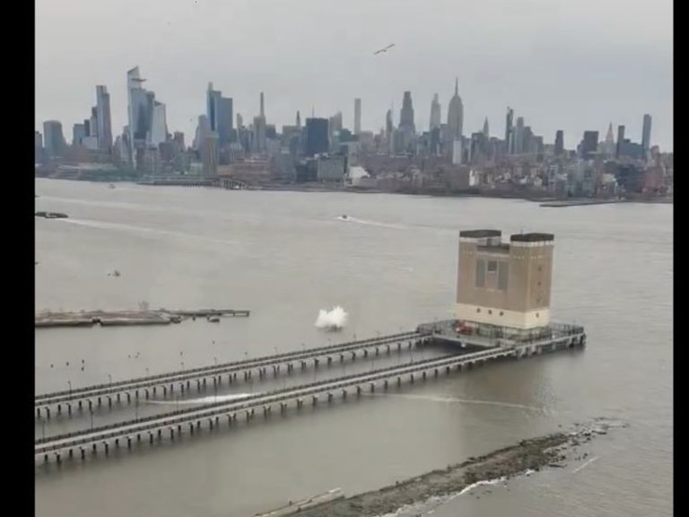 A helicopter crashed into the Hudson River earlier than Manhattan: There are six lifeless