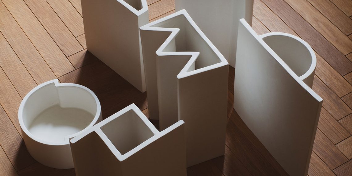 Kish ceramics a matte, impressed by chess, characterizes the sport