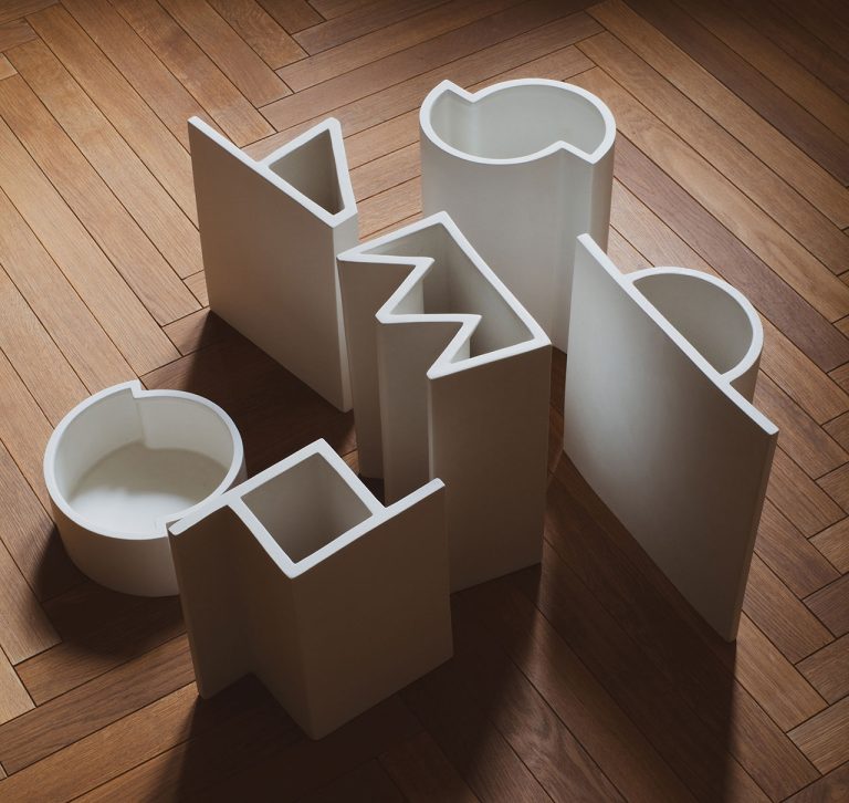 Kish ceramics a matte, impressed by chess, characterizes the sport