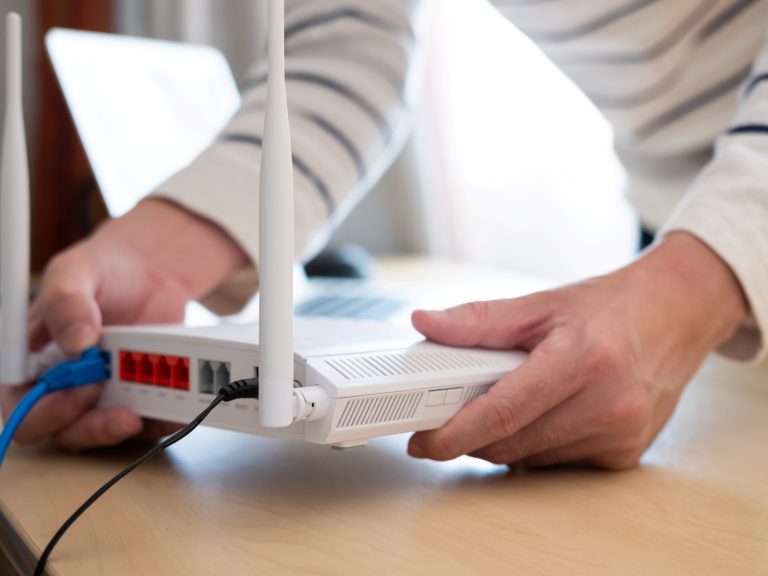 The 30 cm Rule that improves WiFi sign in your house