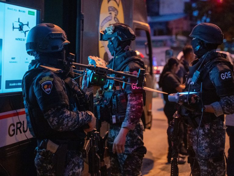 The mercenaries of the American Blackwater firm compete in opposition to the struggle in opposition to the crime in Ecuador