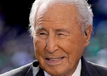Lee Corso proclaims the retirement from the “Gameday School” of ESPN