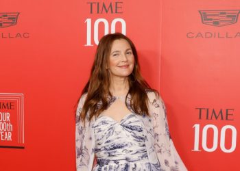 Drew Barrymore nonetheless suffers again ache after Fever Pitch fall – Leisure Information