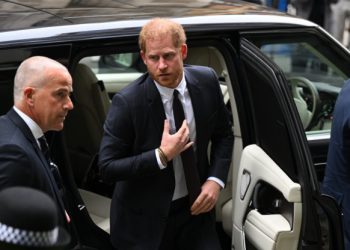 Prince Harry ‘was singled out for inferior therapy’ – Leisure Information