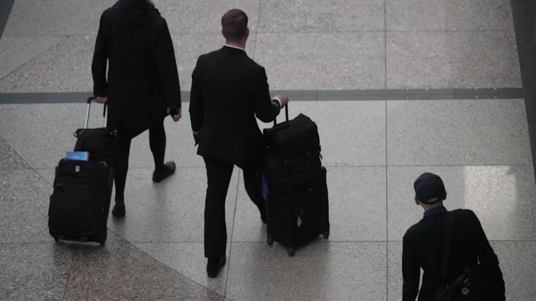 Journey professional explains when refunds are required after United flight from Hawaii to Denver diverted