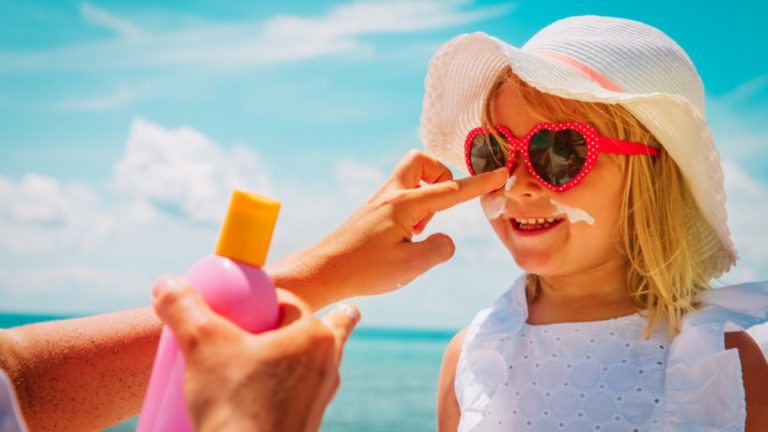 Comply with these 5 tricks to safeguard your youngsters’s pores and skin in altering climate