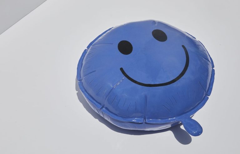 Real looking Ceramic Sculptures of Amiee Byrne underline the allure of thrown items – Colossal