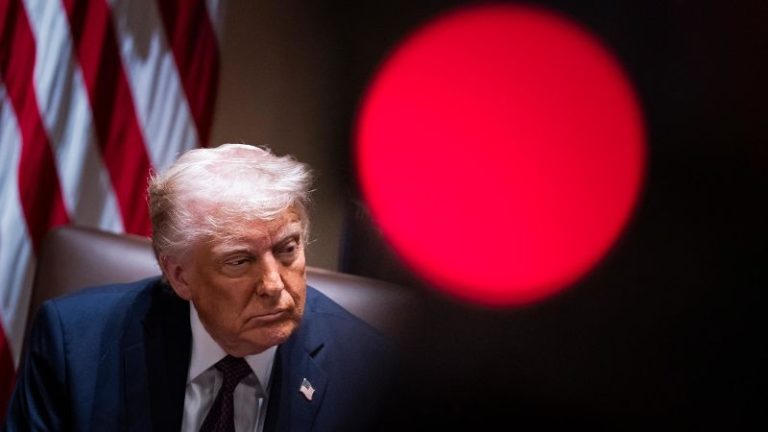 Trump fights within the authorized battle for the cancellation of the standing data of the worldwide college students