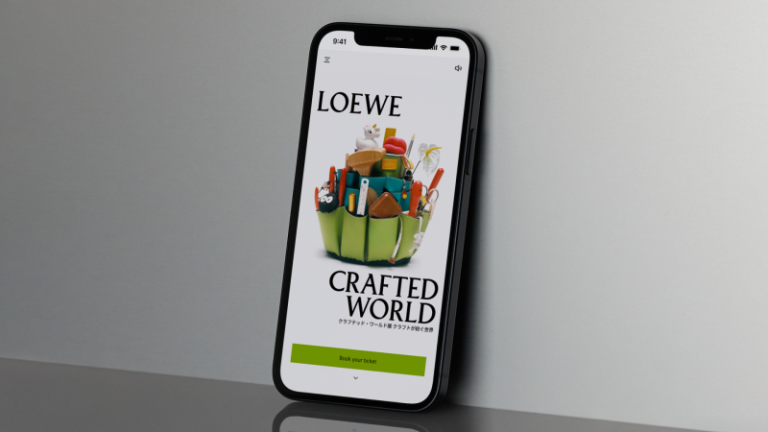 Luxurious trend model presents exhibition guests an modern digital companion