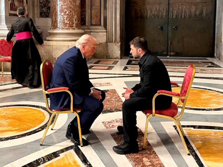 Donald Trump says he thinks Volodimir Zelenski is prepared to surrender on Crimea