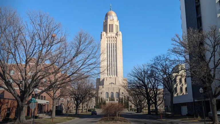 Nebraska Lawmakers Advance Expanded Protections for Well being Care Employees | KLIN