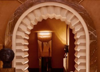 Caprini & Peller’s Camsino Cas Home Embracry Medanean Artwork Deco