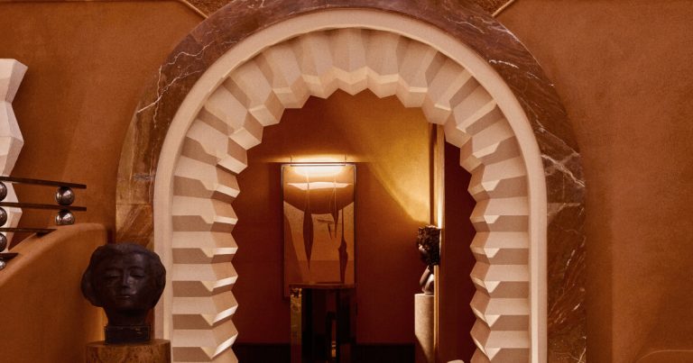 Caprini & Peller’s Camsino Cas Home Embracry Medanean Artwork Deco